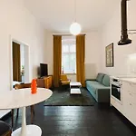 Artystyczne Loft 52 Апартаменты *