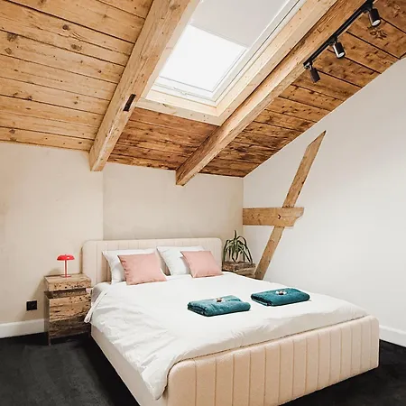 Artystyczne Loft 52 Apartment *